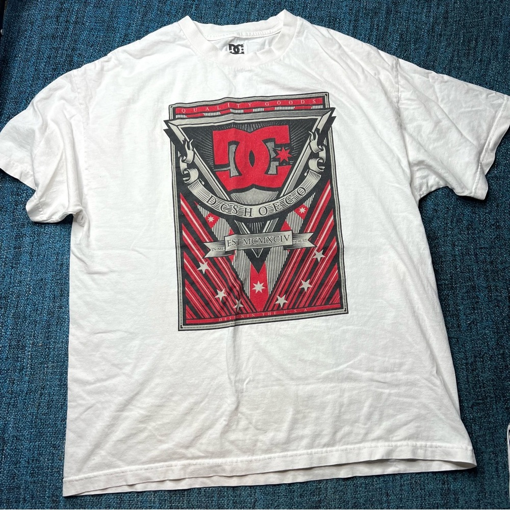 Y2K Faded DC Graphic T-Shirt Short Sleeve in White Red Black Men's Size XL '00s